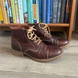 Ten Point Lace Up Leather Boots - sz 38